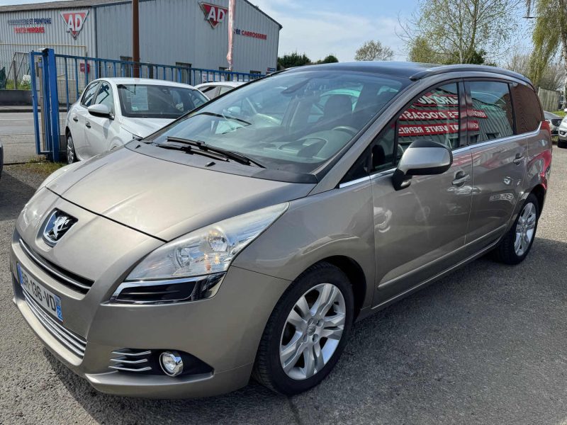 PEUGEOT 5008 1.6 HDI 112