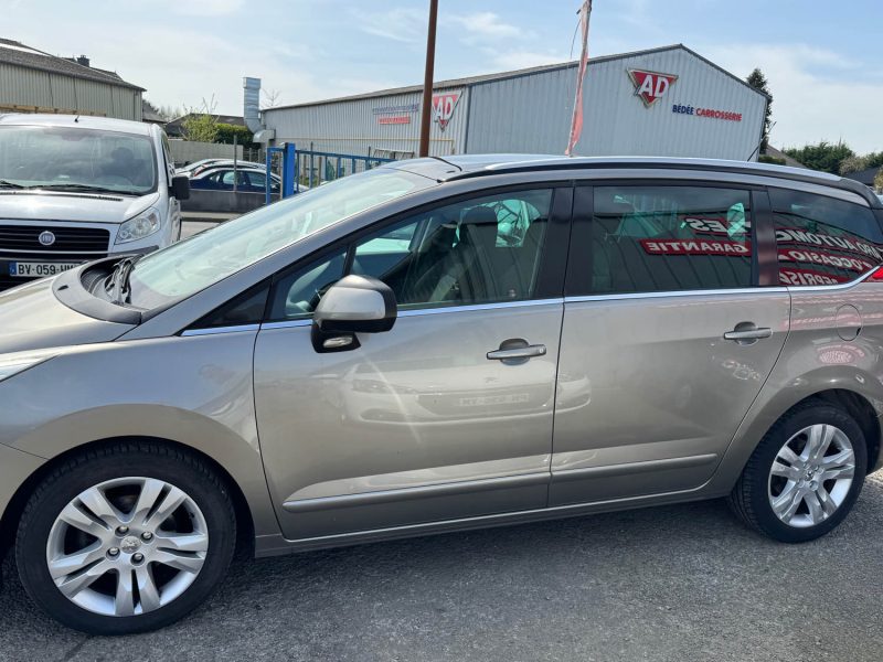 PEUGEOT 5008 1.6 HDI 112