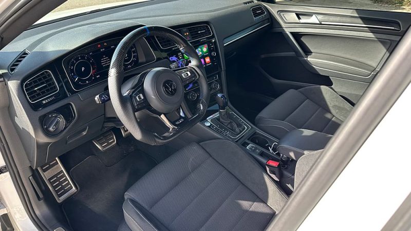 VOLKSWAGEN GOLF 2017