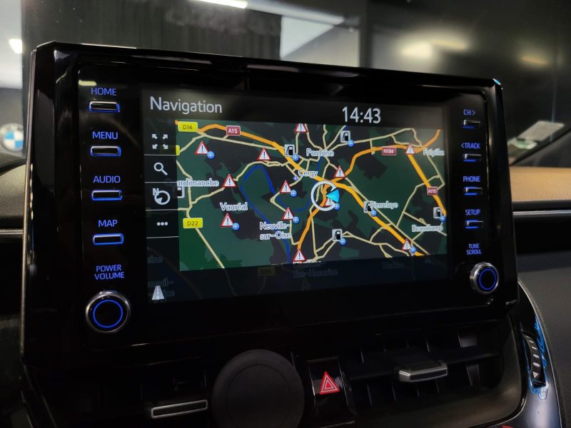 TOYOTA COROLLA 1.8i HYBRID 122CH / TOIT OUVRANT / 1ERE MAIN / SUIVI COMPLET TOYOTA / GARA