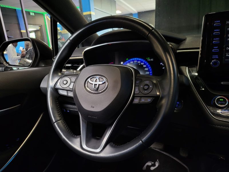 TOYOTA COROLLA 1.8i HYBRID 122CH / TOIT OUVRANT / 1ERE MAIN / SUIVI COMPLET TOYOTA / GARA