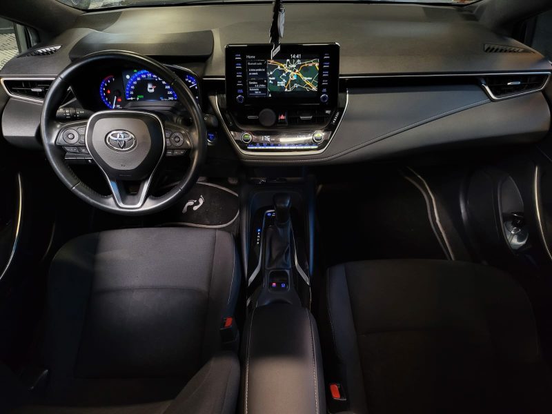 TOYOTA COROLLA 1.8i HYBRID 122CH / TOIT OUVRANT / 1ERE MAIN / SUIVI COMPLET TOYOTA / GARA