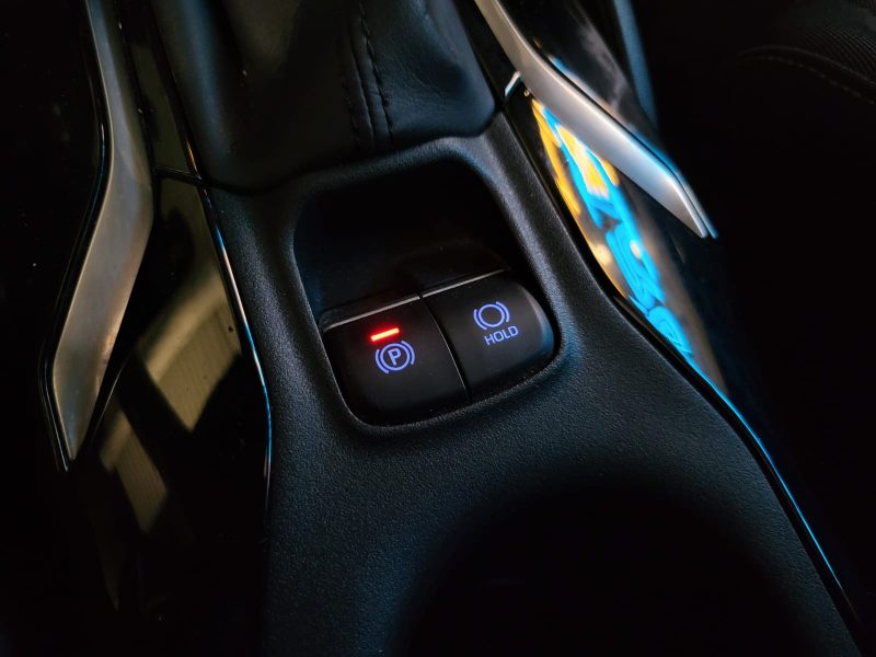 TOYOTA COROLLA 1.8i HYBRID 122CH / TOIT OUVRANT / 1ERE MAIN / SUIVI COMPLET TOYOTA / GARA