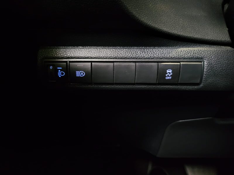 TOYOTA COROLLA 1.8i HYBRID 122CH / TOIT OUVRANT / 1ERE MAIN / SUIVI COMPLET TOYOTA / GARA