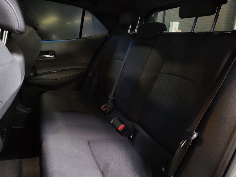 TOYOTA COROLLA 1.8i HYBRID 122CH / TOIT OUVRANT / 1ERE MAIN / SUIVI COMPLET TOYOTA / GARA