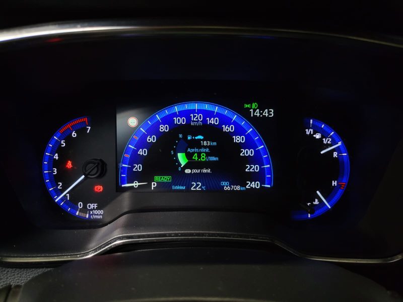 TOYOTA COROLLA 1.8i HYBRID 122CH / TOIT OUVRANT / 1ERE MAIN / SUIVI COMPLET TOYOTA / GARA