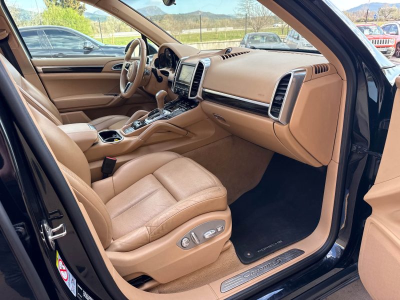 PORSCHE CAYENNE  2016