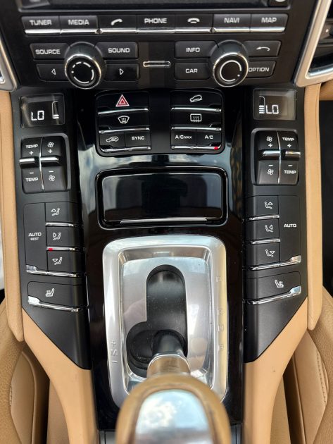 PORSCHE CAYENNE  2016