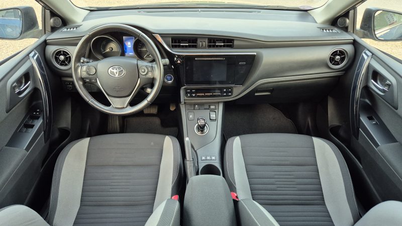 TOYOTA AURIS 2015