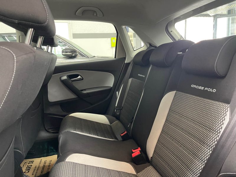 VOLKSWAGEN POLO 2013