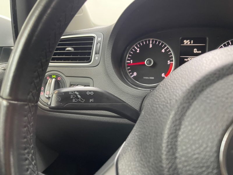 VOLKSWAGEN POLO 2013