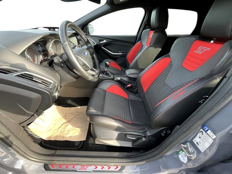 Ford Focus Tournier ST 2.0i 250ch