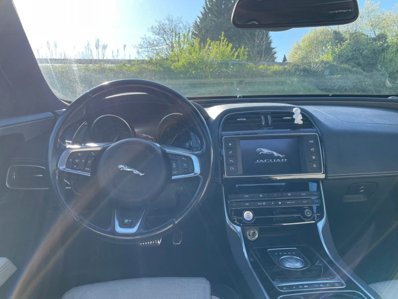 JAGUAR XE R DYNAMIC 180CH