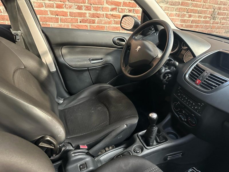 PEUGEOT 206 1.1 essence 60cv 2009