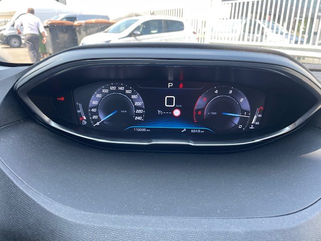 PEUGEOT 5008 1.5 BLUE HDI 130 cv EAT8 ACTIVE BUSINESS Garantie 12 mois