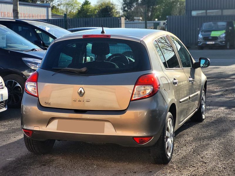 RENAULT CLIO 2010