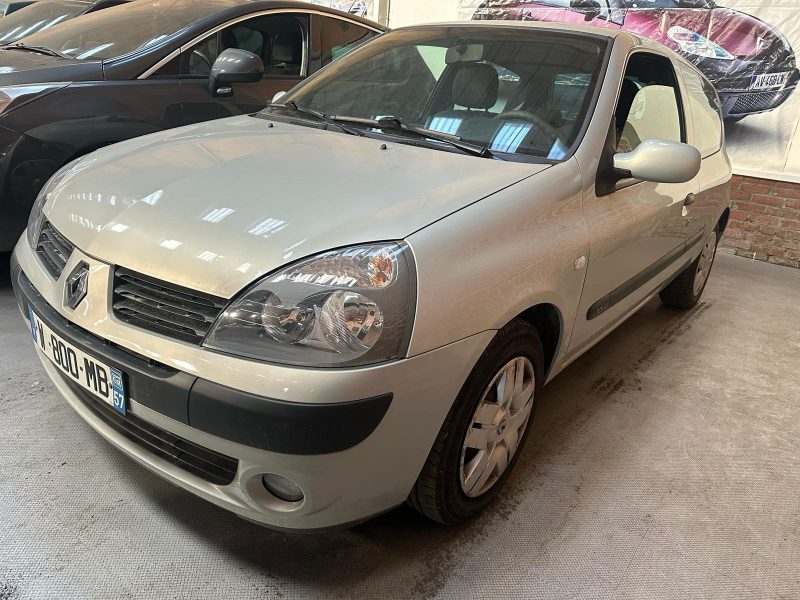 RENAULT CLIO 1.1 essence 2004
