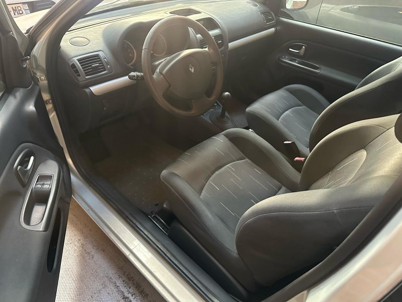 RENAULT CLIO 1.1 essence 2004