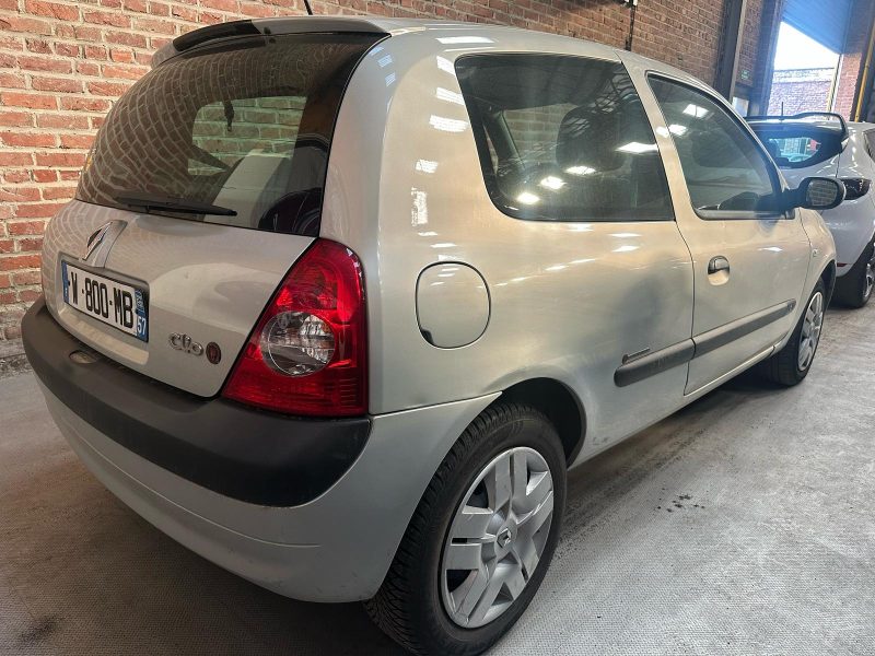 RENAULT CLIO 1.1 essence 2004