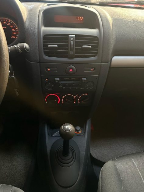 RENAULT CLIO 1.1 essence 2004