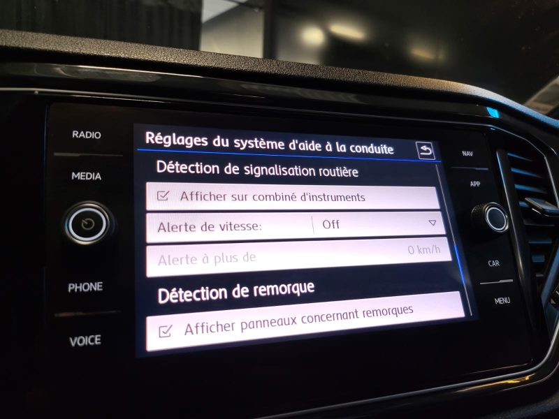 VOLKSWAGEN T-ROC 1.5 TSI 150cv BVM6 R-LINE / SUIVI OK / CARPLAY / KEYLESS / CAMERA / COFFRE ELEC / A