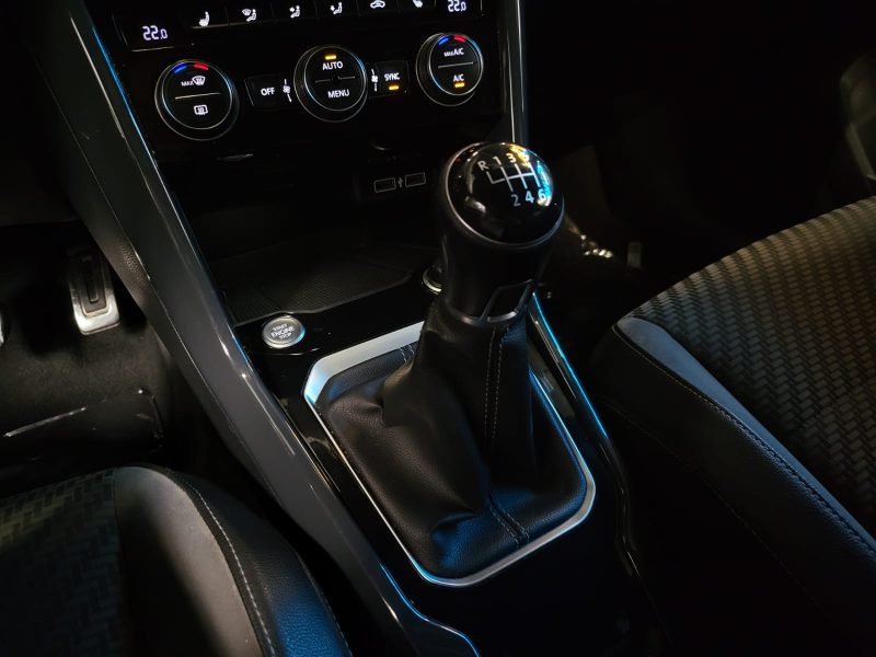 VOLKSWAGEN T-ROC 1.5 TSI 150cv BVM6 R-LINE / SUIVI OK / CARPLAY / KEYLESS / CAMERA / COFFRE ELEC / A