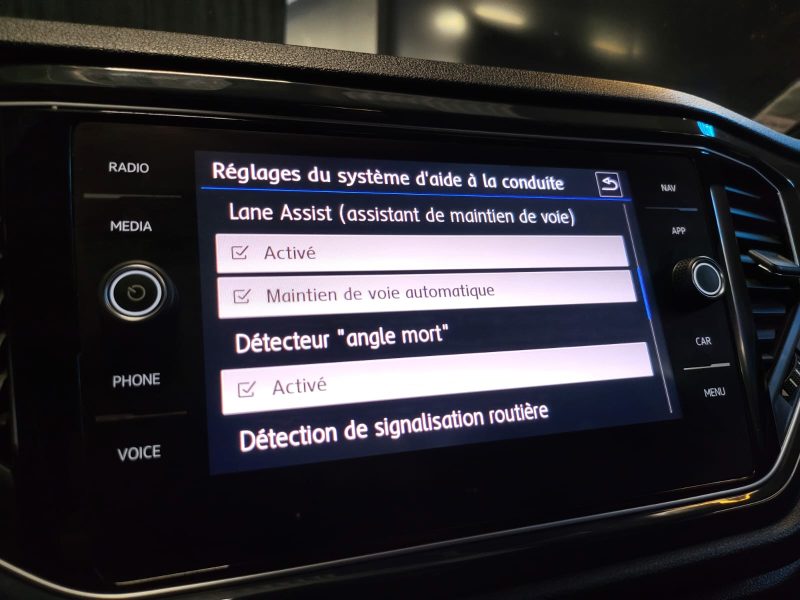 VOLKSWAGEN T-ROC 1.5 TSI 150cv BVM6 R-LINE / SUIVI OK / CARPLAY / KEYLESS / CAMERA / COFFRE ELEC / A