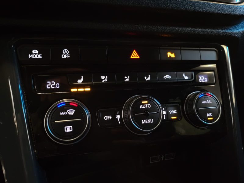 VOLKSWAGEN T-ROC 1.5 TSI 150cv BVM6 R-LINE / SUIVI OK / CARPLAY / KEYLESS / CAMERA / COFFRE ELEC / A