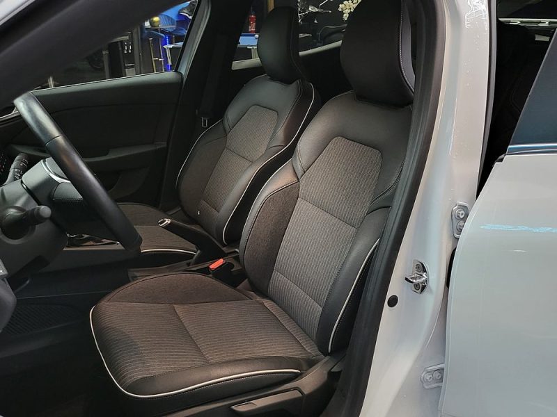 RENAULT CLIO V E-TECH Hybrid 140cv Intens Boîte Auto