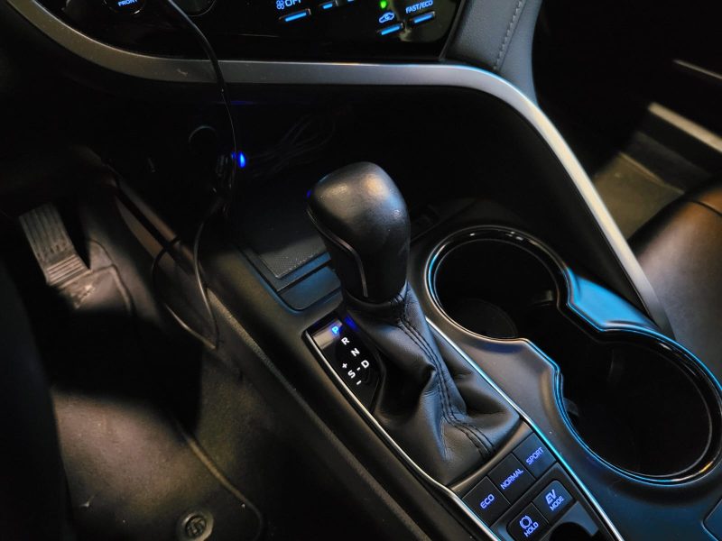 TOYOTA CAMRY 2.5 Hybride 218Ch Dynamic Business / SIEGES CUIR ELECTRIQUE + CARPLAY /