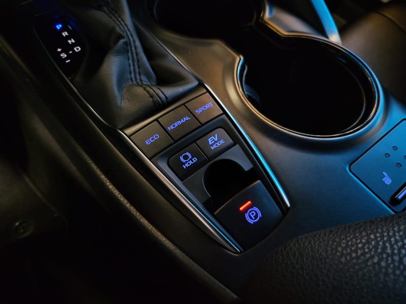 TOYOTA CAMRY 2.5 Hybride 218Ch Dynamic Business / SIEGES CUIR ELECTRIQUE + CARPLAY /