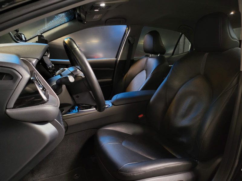 TOYOTA CAMRY 2.5 Hybride 218Ch Dynamic Business / SIEGES CUIR ELECTRIQUE + CARPLAY /