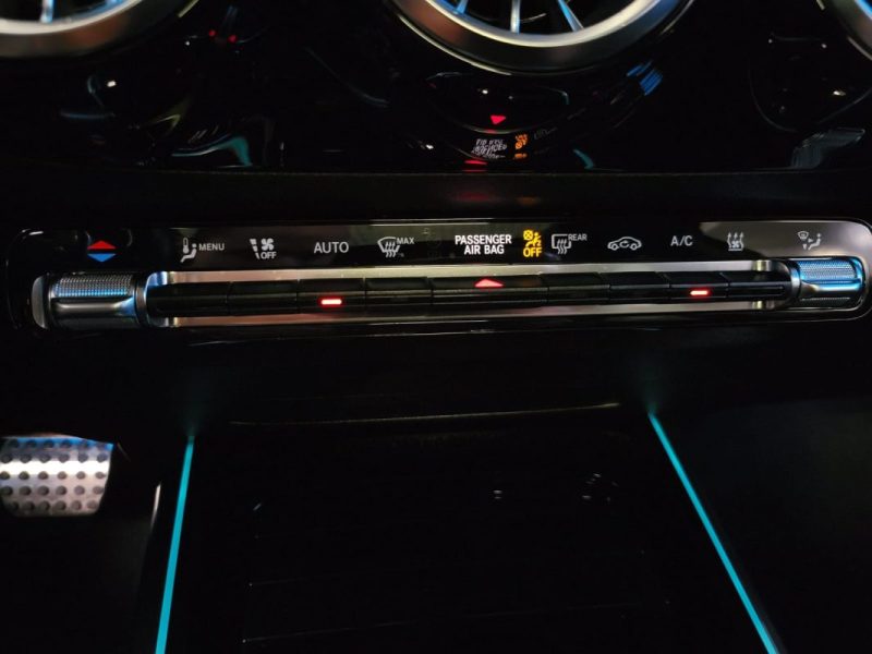 MERCEDES CLASSE GLA 250e 218cv AMG LINE / SUIVI MERCEDES / TOIT OUVRANT / SIEGES ELECTRIQUES / CARPL