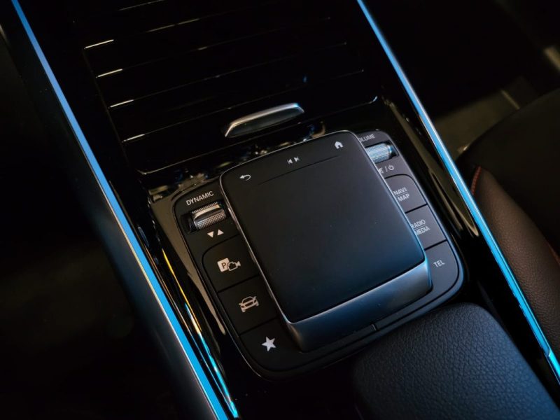 MERCEDES CLASSE GLA 250e 218cv AMG LINE / SUIVI MERCEDES / TOIT OUVRANT / SIEGES ELECTRIQUES / CARPL