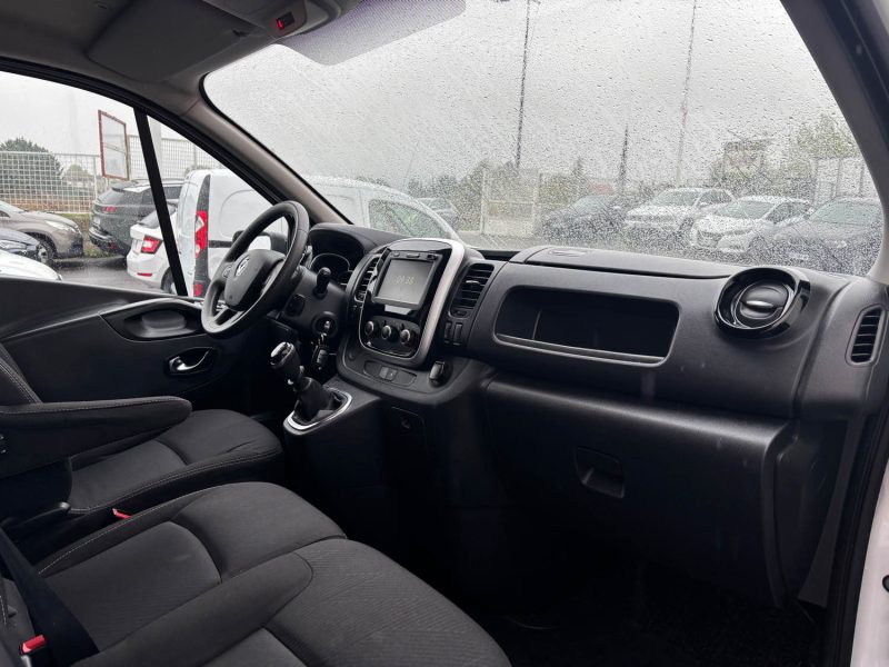 RENAULT TRAFIC 2020