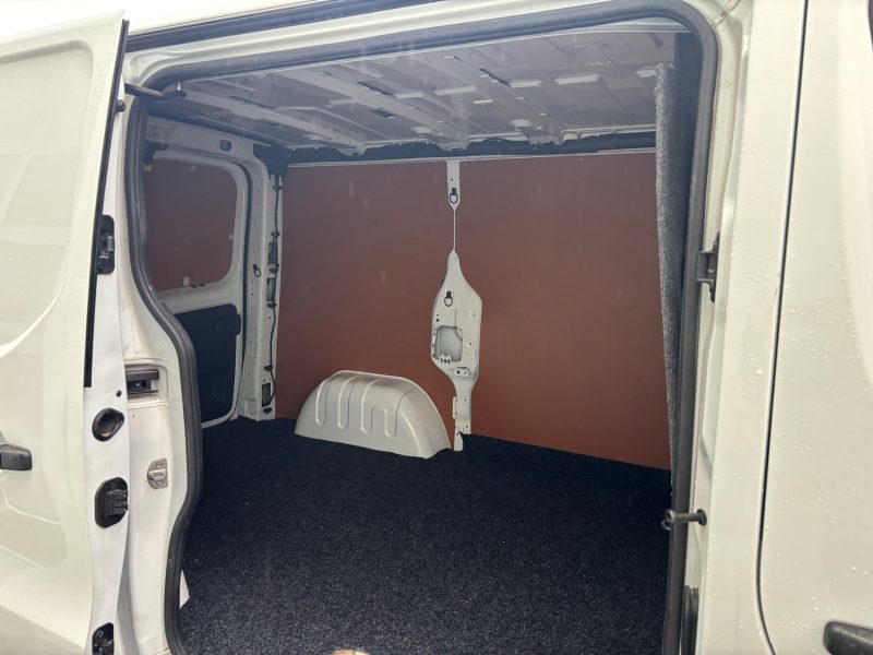 RENAULT TRAFIC 2020