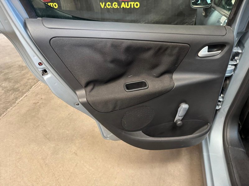 PEUGEOT 207 1.4 HDI 70 Urban 