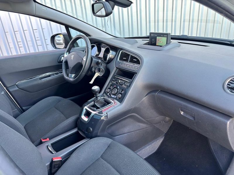 PEUGEOT 5008 2014