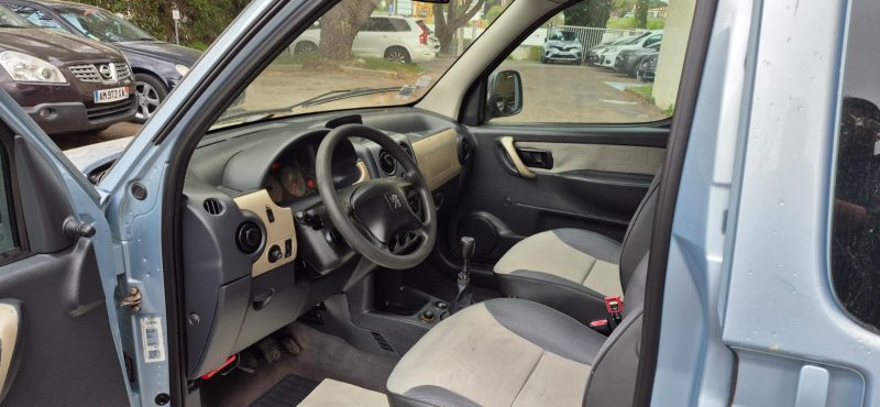 Peugeot Partner Monoespace 1.6l HDi 90cv, *5 places*, *Climatisation*, *Régulateur vitesse*
