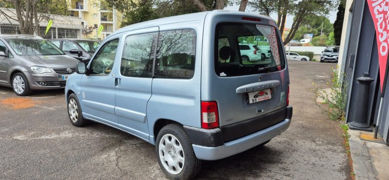 Peugeot Partner Monoespace 1.6l HDi 90cv, *5 places*, *Climatisation*, *Régulateur vitesse*