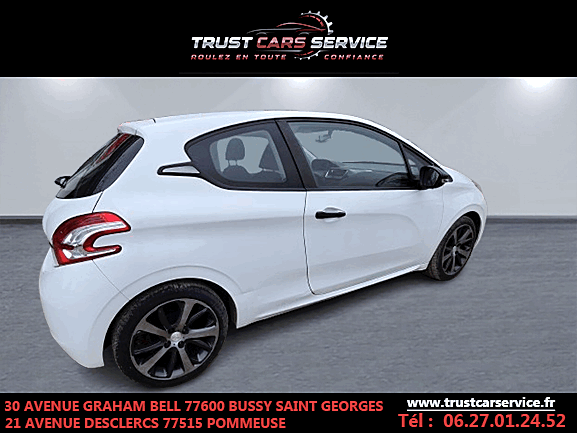 PEUGEOT 208 2013