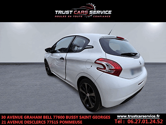 PEUGEOT 208 2013