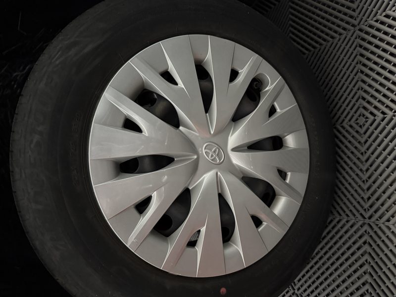 TOYOTA YARIS 1.5i - 12V HYBRID