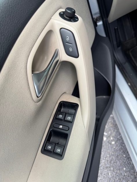 VOLKSWAGEN  POLO 1.2l  70CH 4CV  2013