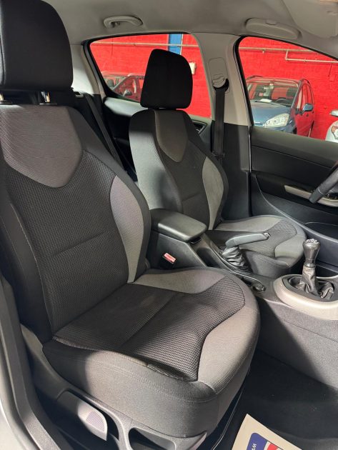 PEUGEOT 308 1.6 HDi 92 Confort 