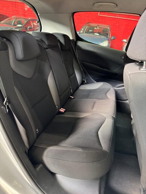 PEUGEOT 308 1.6 HDi 92 Confort 