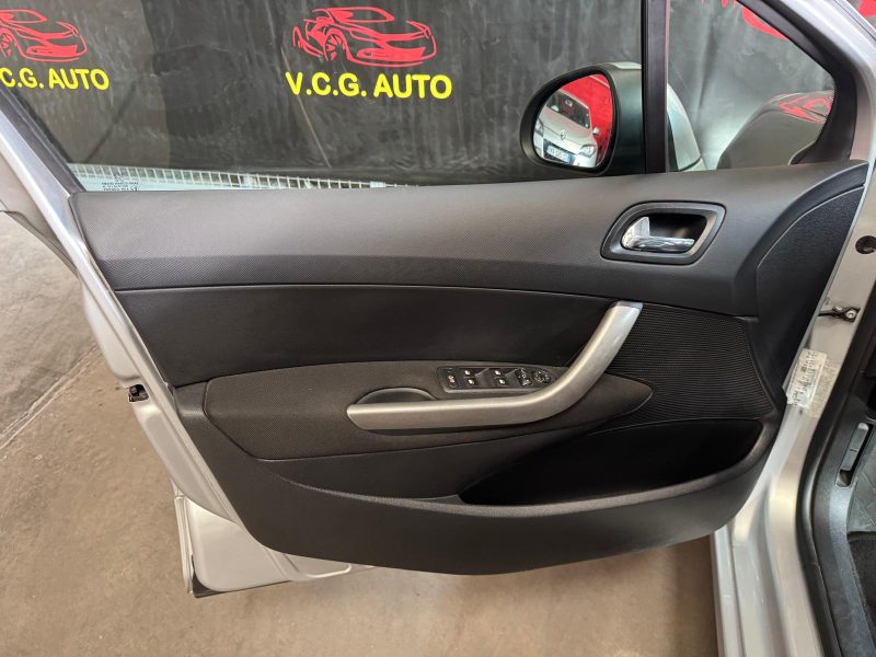 PEUGEOT 308 1.6 HDi 92 Confort 