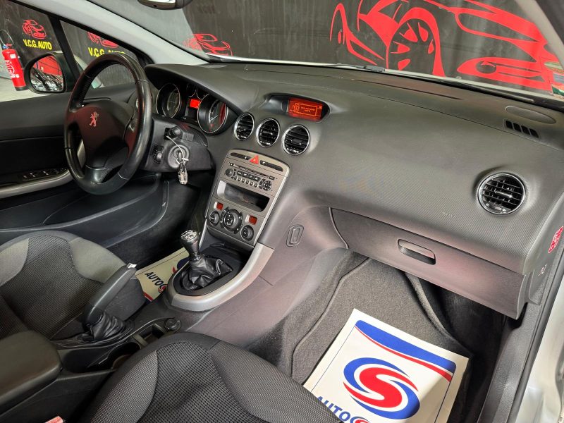 PEUGEOT 308 1.6 HDi 92 Confort 