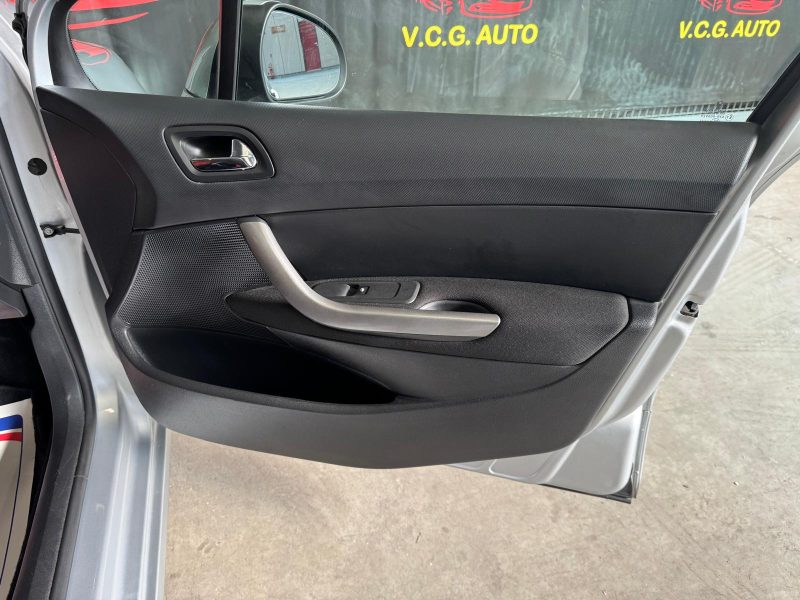 PEUGEOT 308 1.6 HDi 92 Confort 