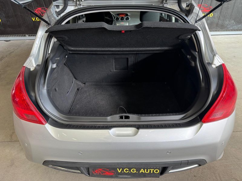 PEUGEOT 308 1.6 HDi 92 Confort 